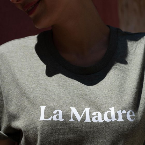 T-shirt La Madre - Kaki (Affaire de famille) - Image 1