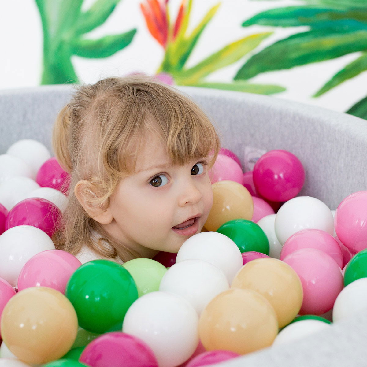 Piscine A Balles Geante Les Petits Raffineurs